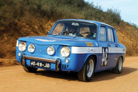 mousses, housses, selleries, soufflets, plages arrières, panneaux de porte, pour les véhicules de la marque R 8 ≥ 1977